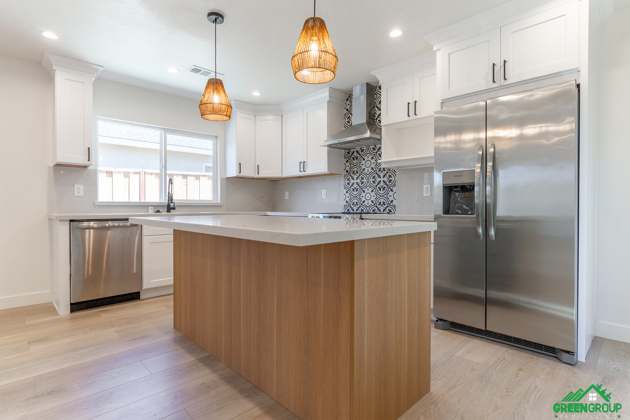 Kitchen Islands with Seating Ideas. Image of an island with no extras. Just a counter and space for seating.